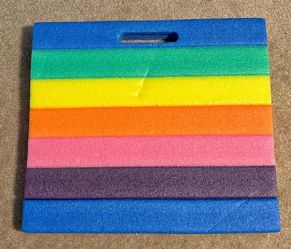 Colourful foam kneeling pad (13” x 12”)