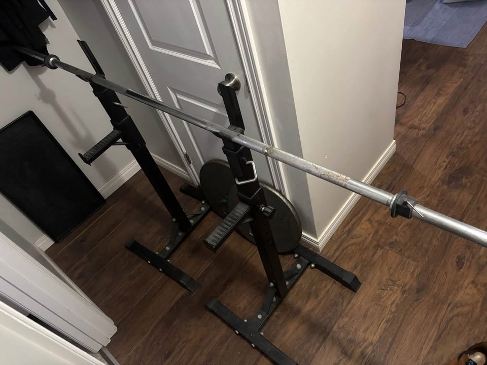 Adjustable rack/Bar/50lb plates - photo 3