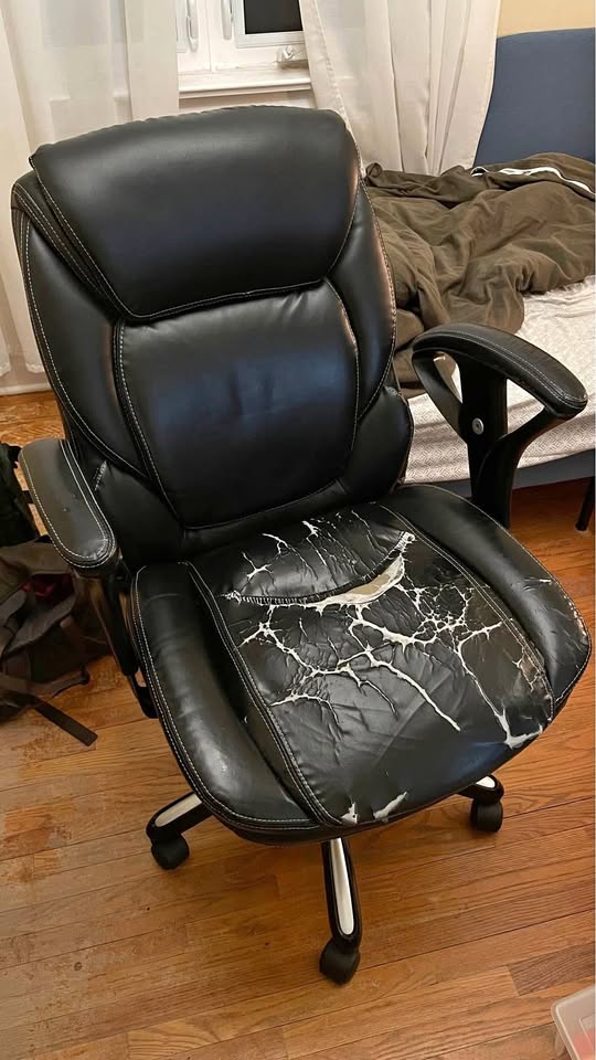 Ergonomic desk chair