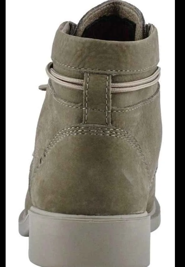 Boots Kodiak size 7 image indicator(2)