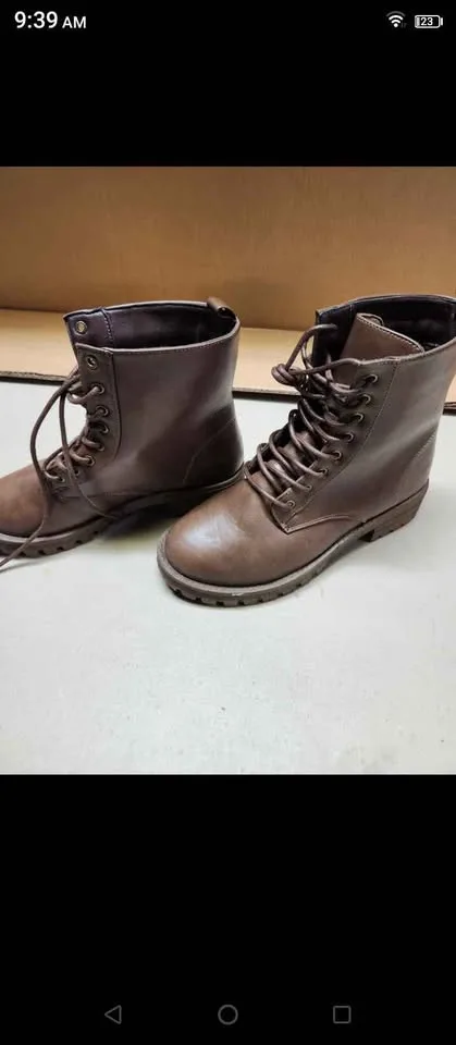 Brand new Kodiak Boots new size 8 image indicator(4)