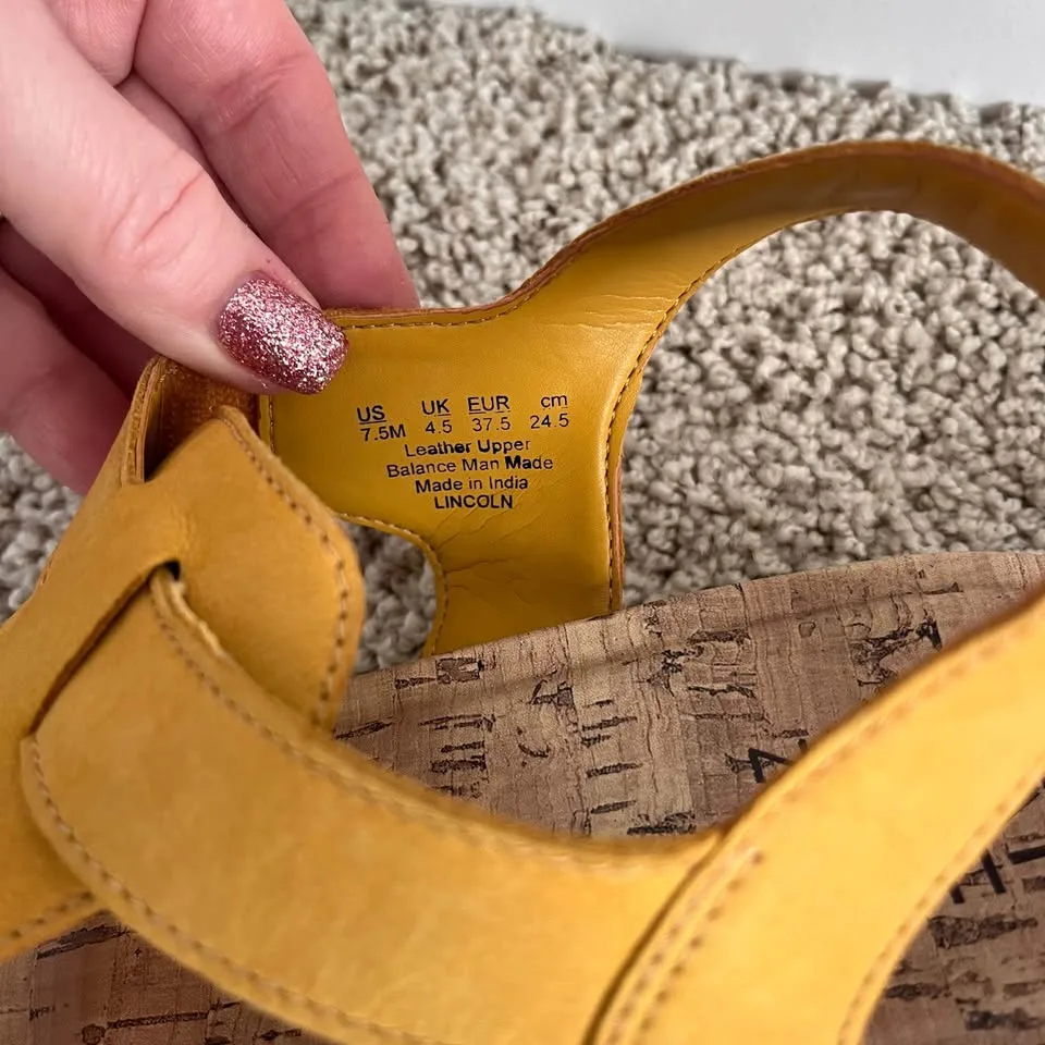 Naturalizer Sandals Size 7.5 image indicator(2)