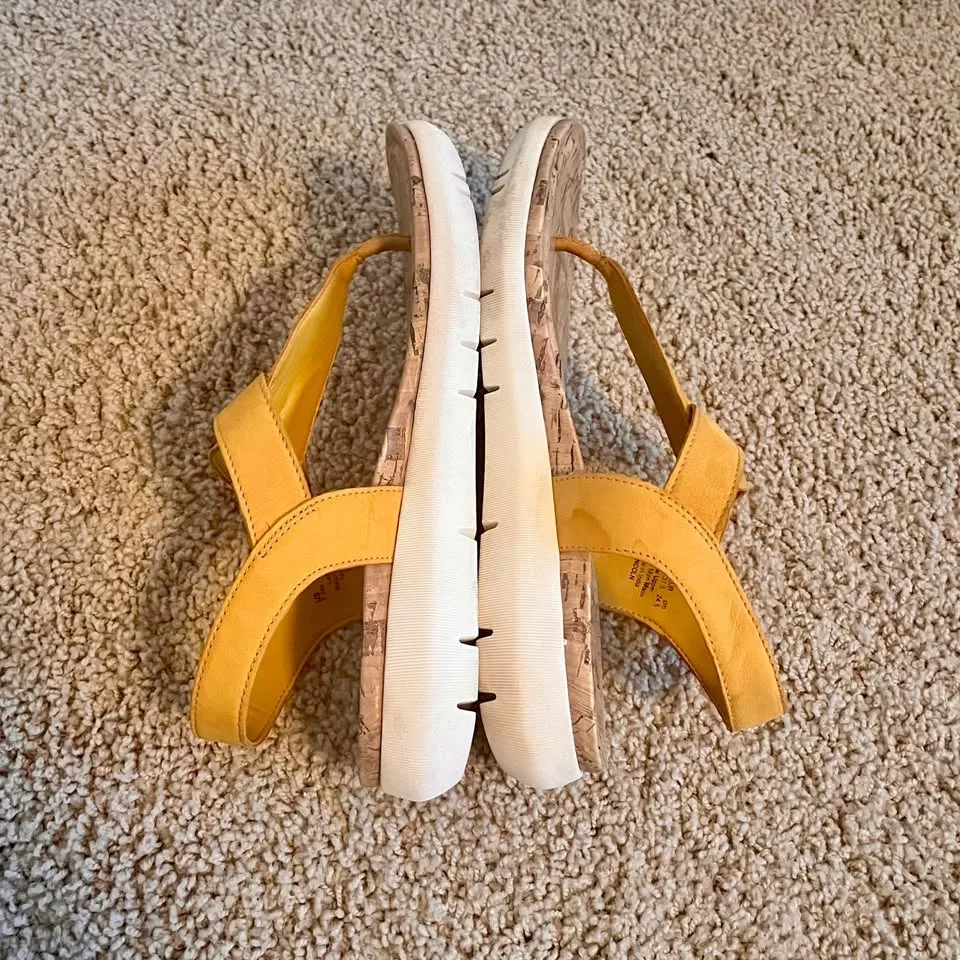 Naturalizer Sandals Size 7.5 image indicator(7)