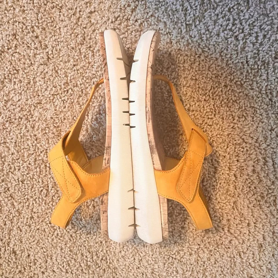 Naturalizer Sandals Size 7.5 image indicator(8)