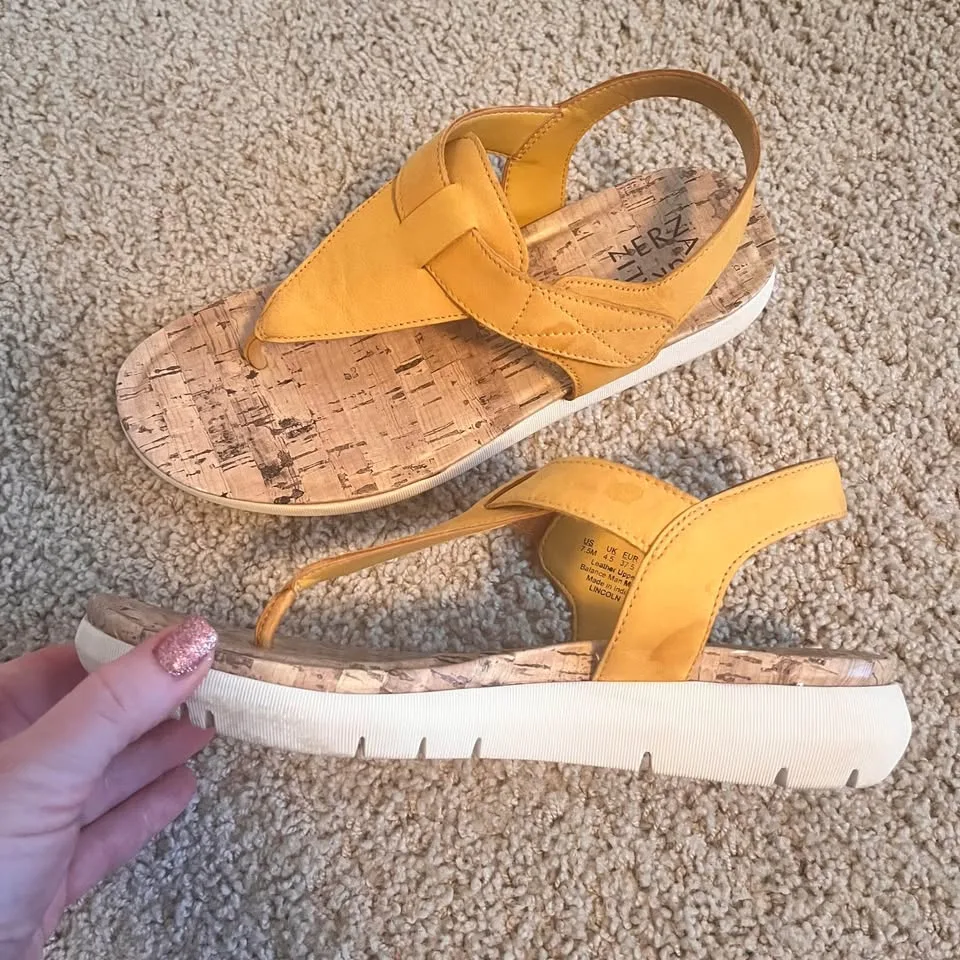 Naturalizer Sandals Size 7.5 image indicator(9)