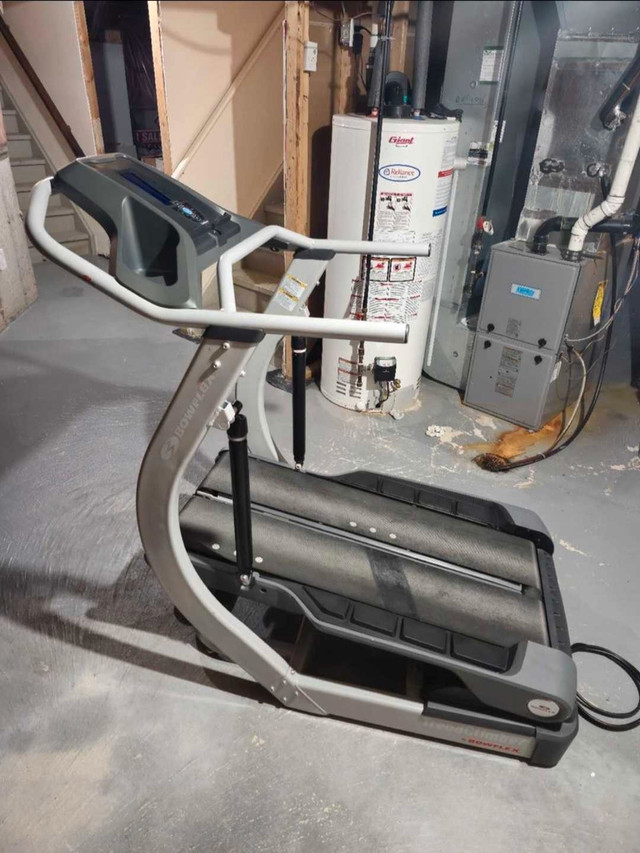 Bowflex TreadClimber TC20 – Excellent Condition + Accessories