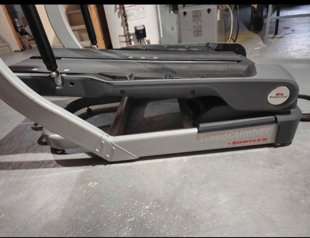 Bowflex TreadClimber TC20 – Excellent Condition + Accessories - photo 2