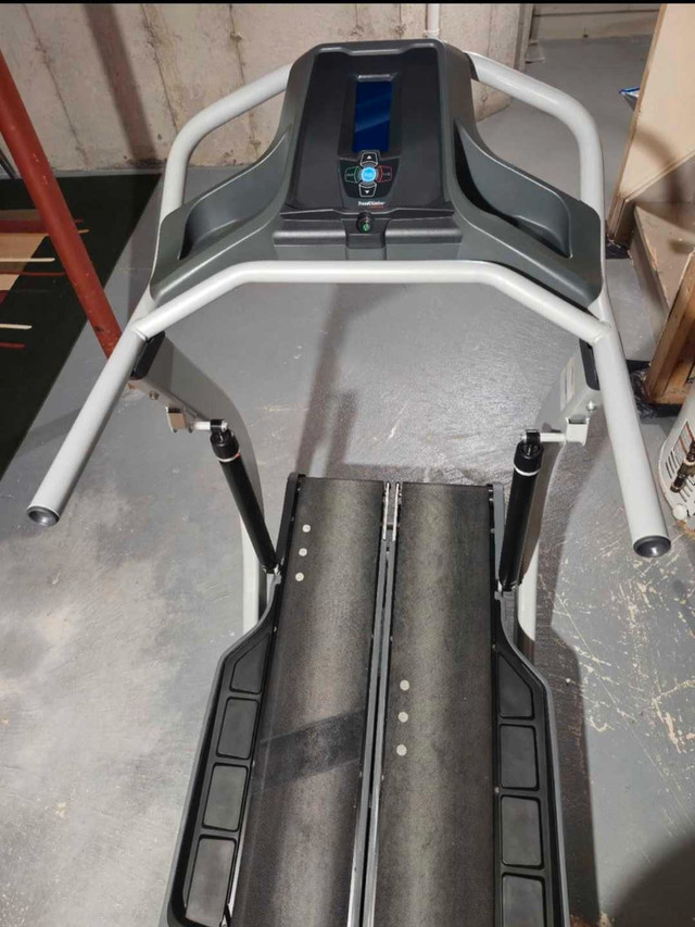Bowflex TreadClimber TC20 – Excellent Condition + Accessories - photo 4