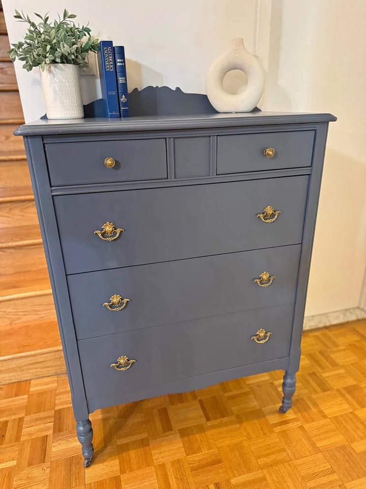 Beautiful Vintage Dresser – Refinished & Ready for a New Home!