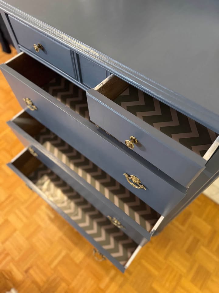 Beautiful Vintage Dresser – Refinished & Ready for a New Home! - photo 2