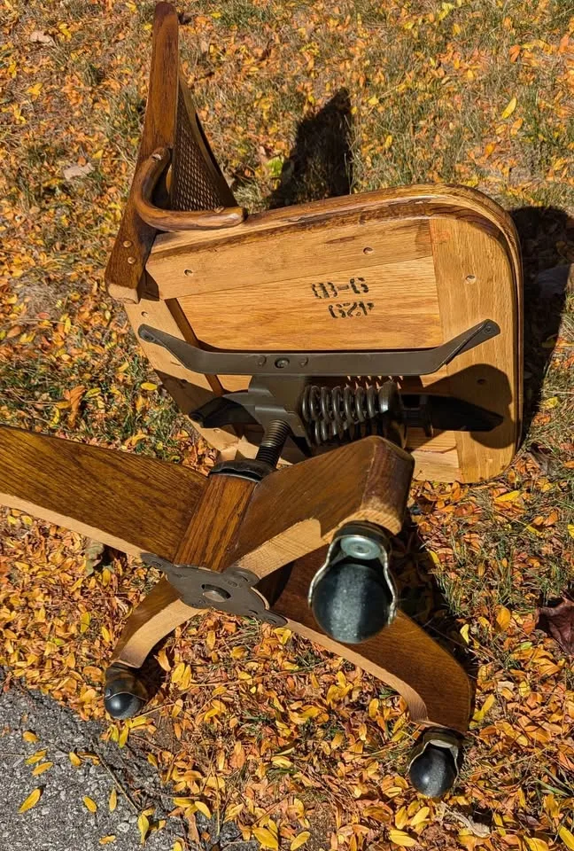 Vintage Tiger Oak Swivel Office Chair image indicator(6)