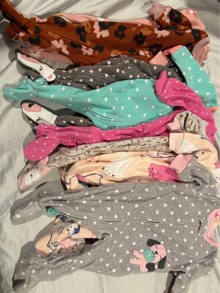 Gently used NB/0-3/3 month fall/winter bundle - photo 4
