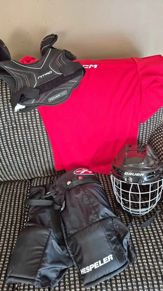 Kids hockey gear thumbnail