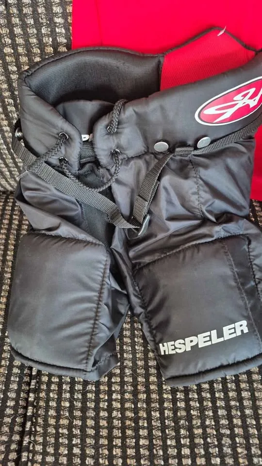 Kids hockey gear thumbnail