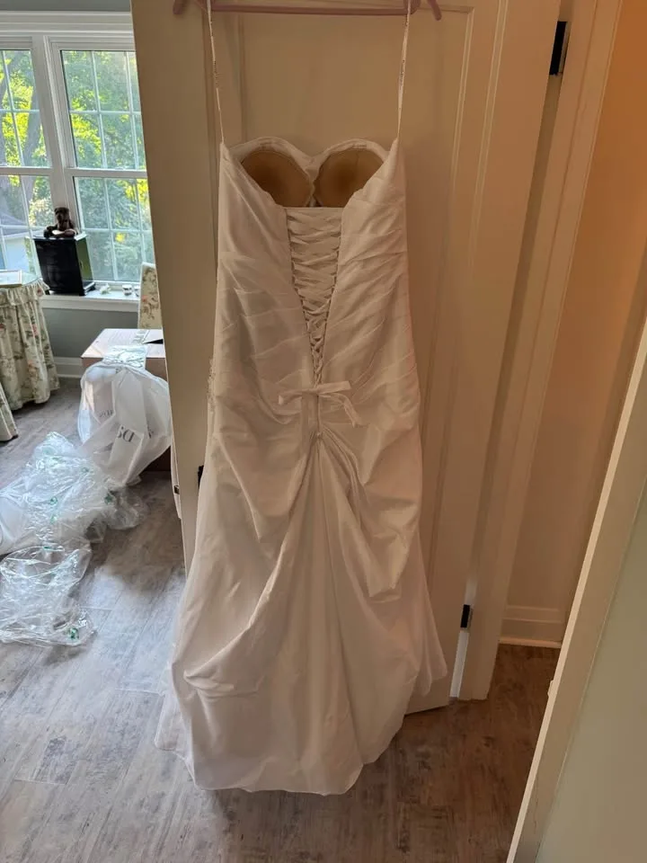 Wedding Dress – David’s Bridal Size 12 image indicator(2)