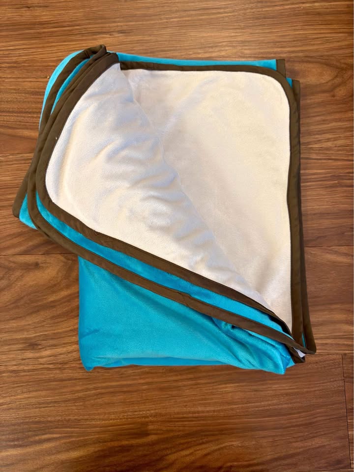 Reversible super soft blanket