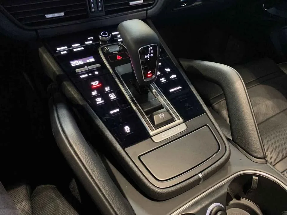 2019 Porsche Cayenne image indicator(8)