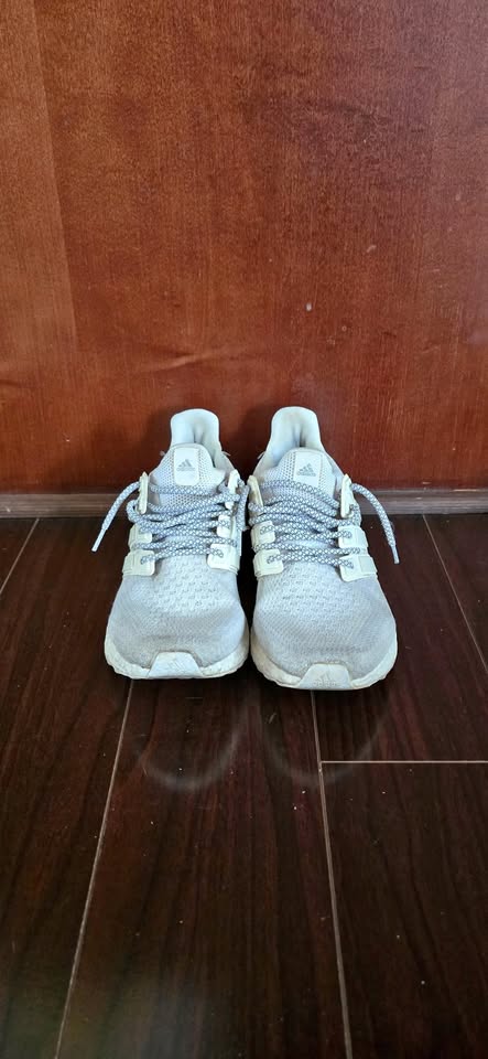 used adidas ultraboost 2.0 white men size 8.5