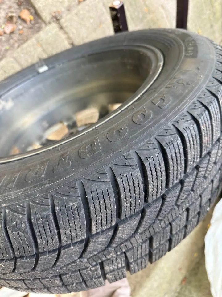 Alloy wheels with winter tires image indicator(2)