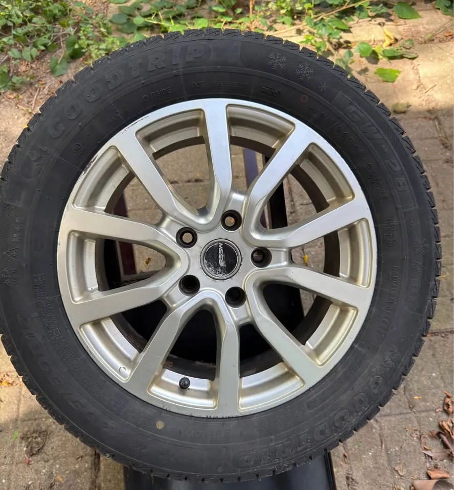 Alloy wheels with winter tires image indicator(7)