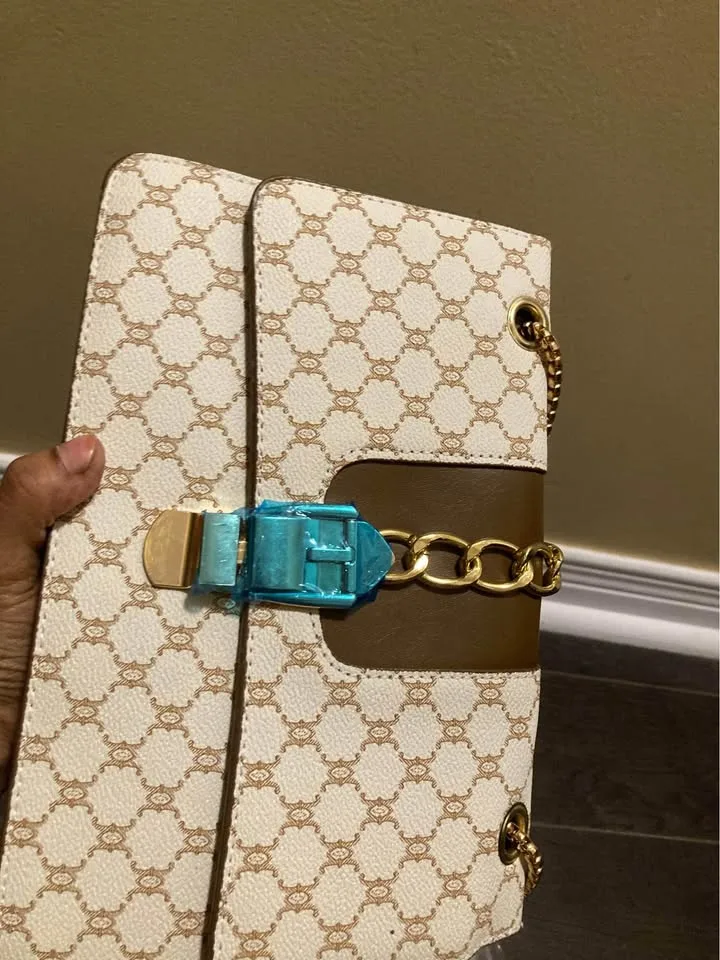 Brand new large capacity women cross body bag( price is firm) image indicator(7)