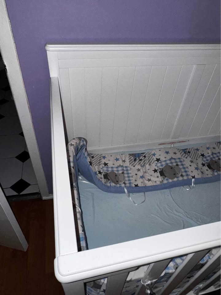Graco Baby Crib PICK UP ONLY - photo 2