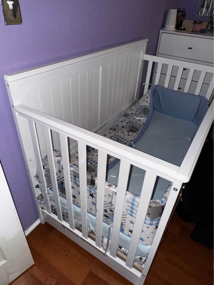 Graco Baby Crib PICK UP ONLY - photo 3