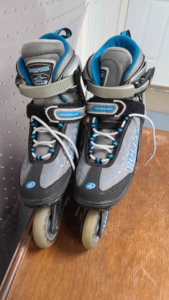 SpitFire Adjustable Roller Blades Size 2-5 - photo 2
