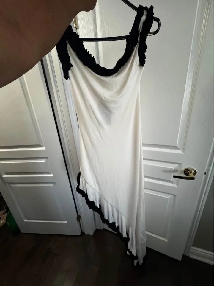 Women’s White dress with black lace 🥕 image indicator(2)