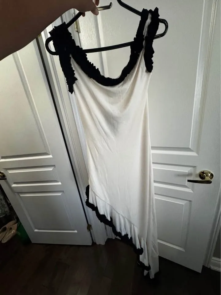 Women’s White dress with black lace 🥕 image indicator(3)
