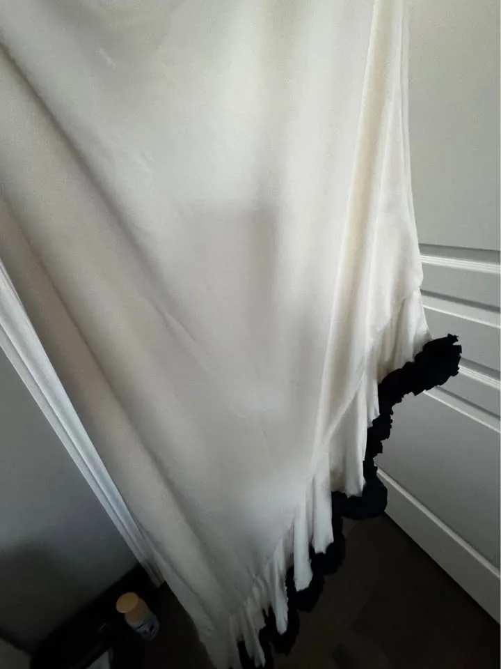 Women’s White dress with black lace 🥕 image indicator(5)