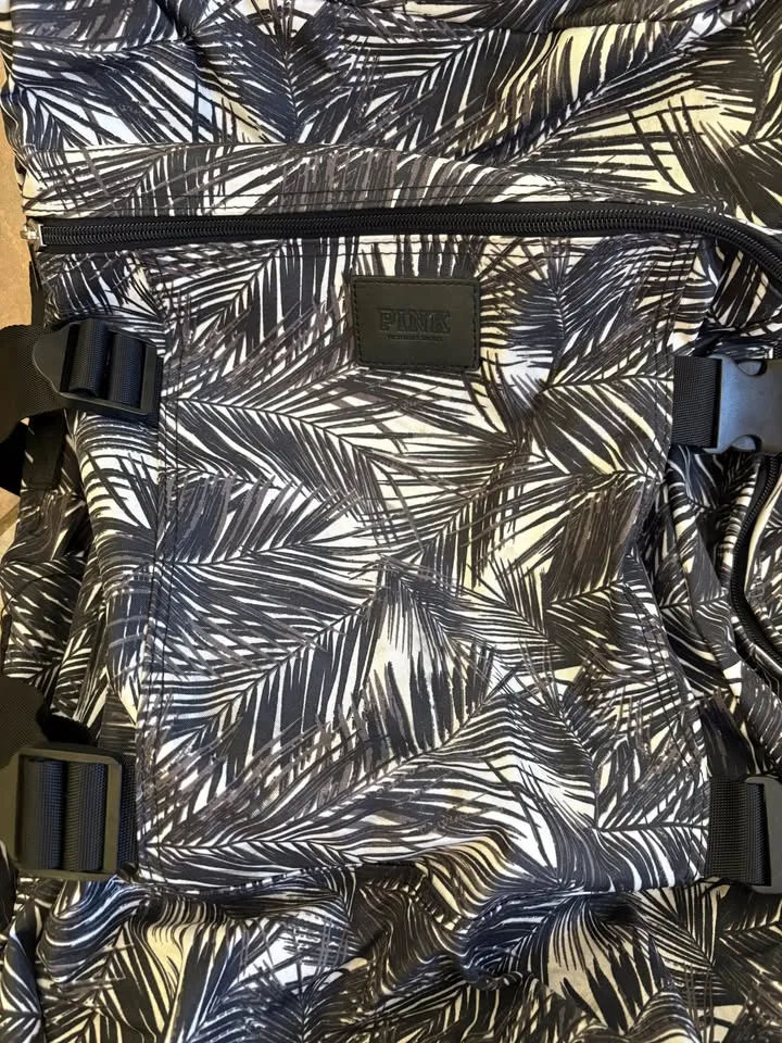 Victoria's Secret PINK Soft Shell Luggage 🥕 image indicator(2)