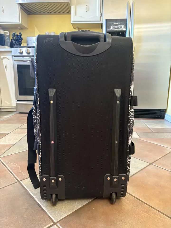 Victoria's Secret PINK Soft Shell Luggage 🥕 image indicator(3)