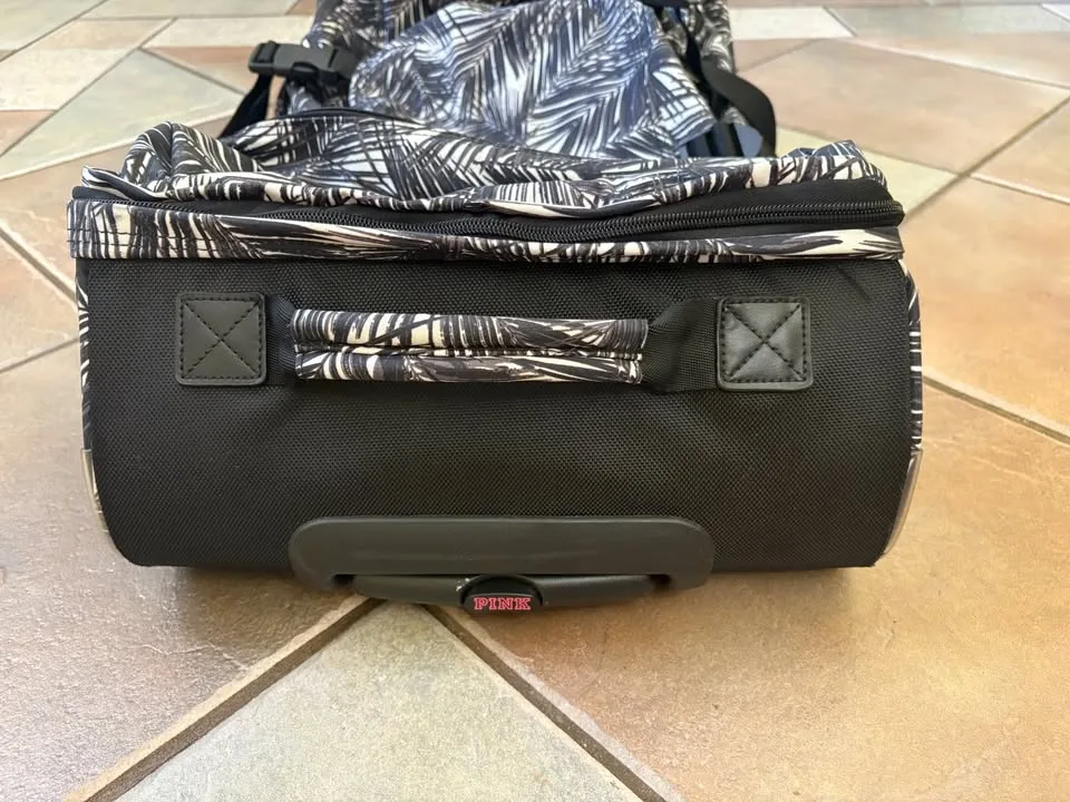 Victoria's Secret PINK Soft Shell Luggage 🥕 image indicator(4)