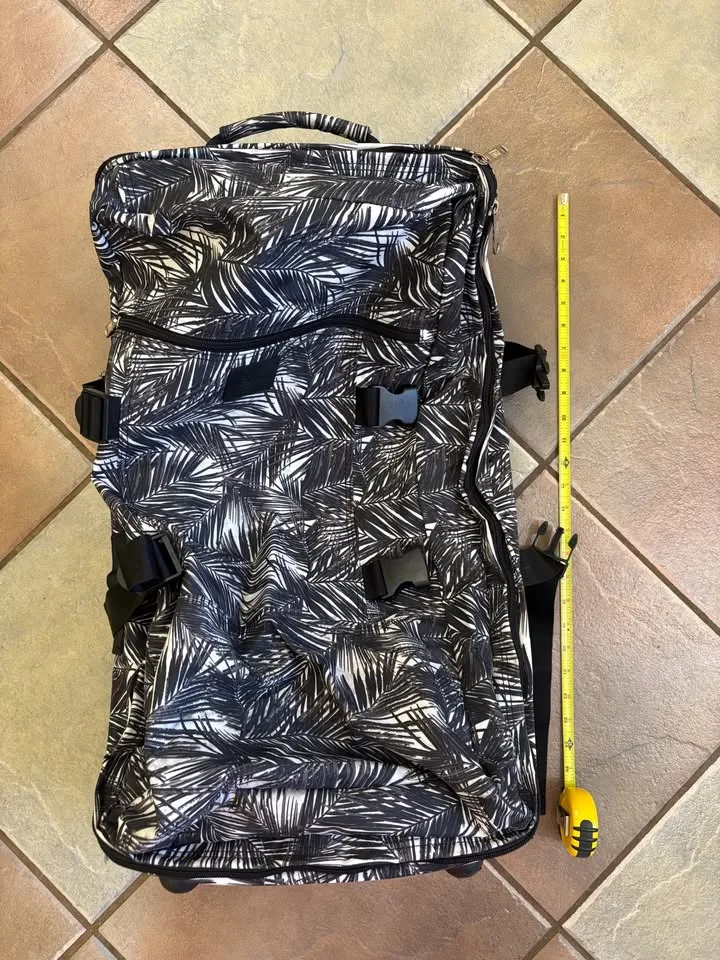 Victoria's Secret PINK Soft Shell Luggage 🥕 image indicator(9)