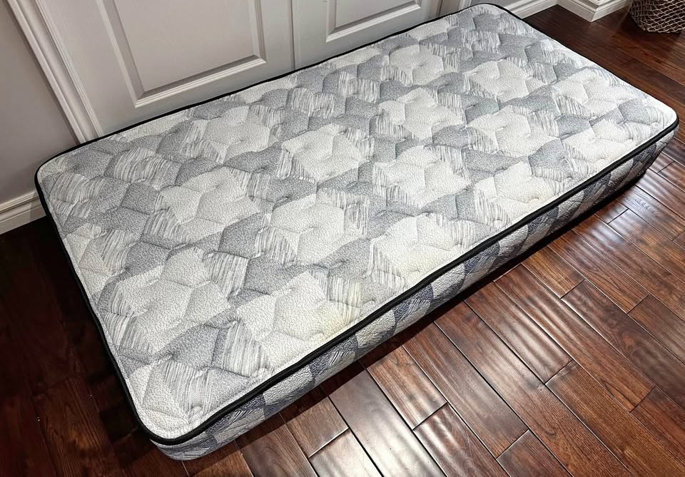 Sealy Posturepedic Twin Size Mattress – Excellent Condition 🥕