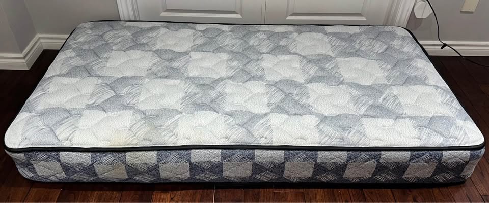 Sealy Posturepedic Twin Size Mattress – Excellent Condition 🥕 - photo 3