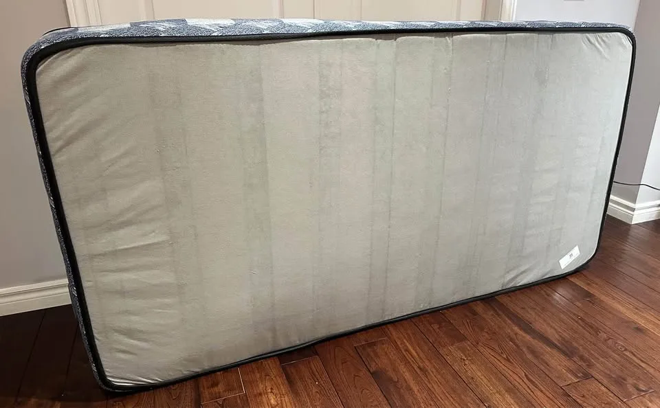Sealy Posturepedic Twin Size Mattress – Excellent Condition 🥕 image indicator(4)