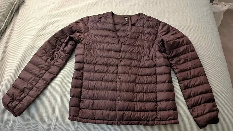 Uniqlo men ultra light bomber puffer size M burgundy thumbnail
