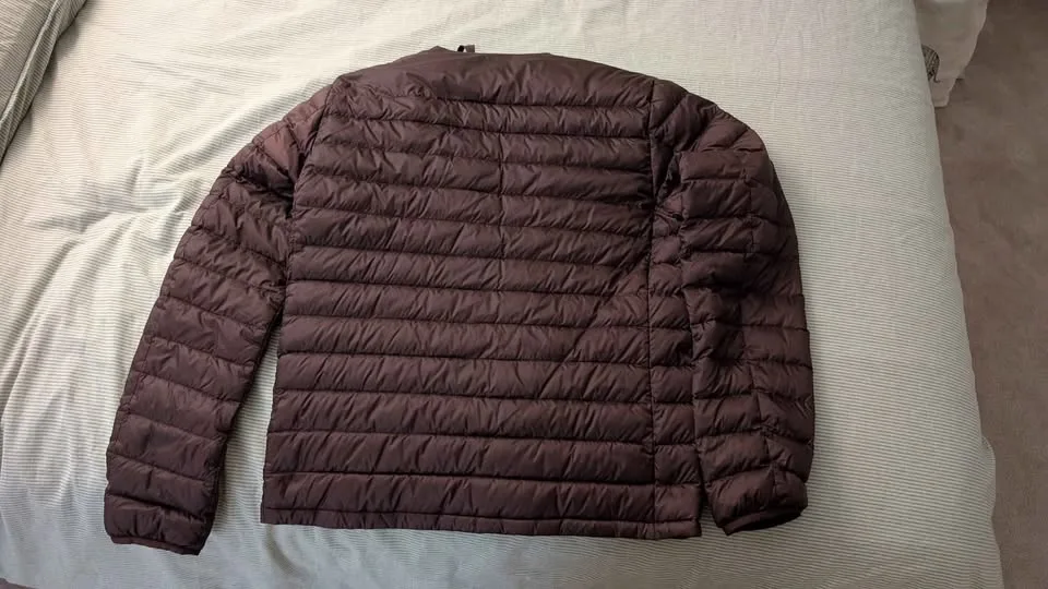 Uniqlo men ultra light bomber puffer size M burgundy image indicator(4)