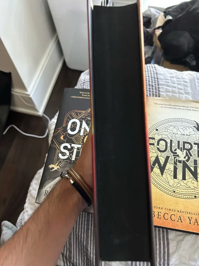 Fourth Wing Iron Flame Onyx Storm 1st Editions image indicator(3)