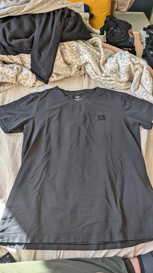 Arc'teryx black T shirt (logo semi faded) size s thumbnail