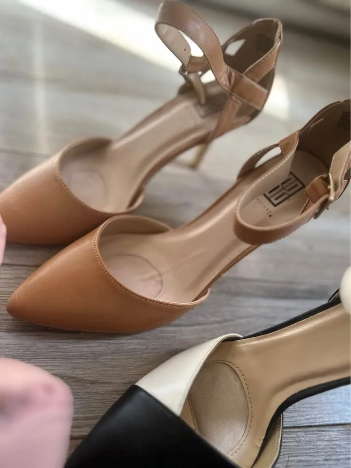 Gently used pointed heels size 8.5 image indicator(5)