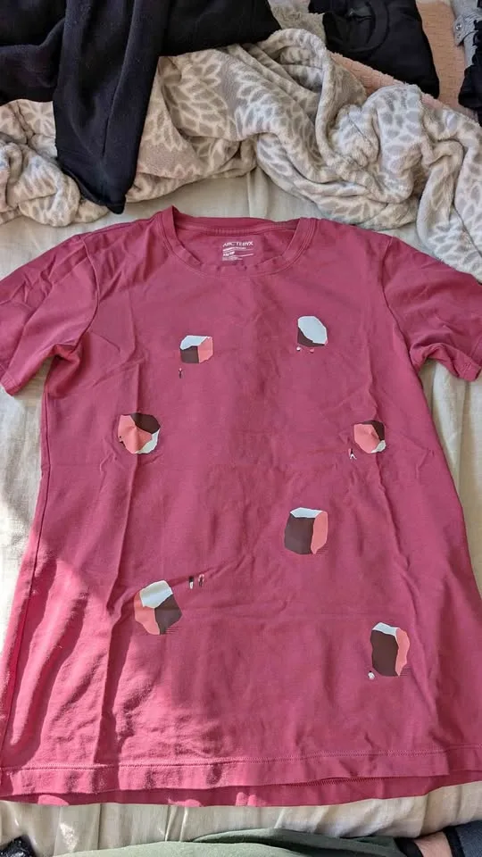 Arc'teryx women size XS dark pink thumbnail