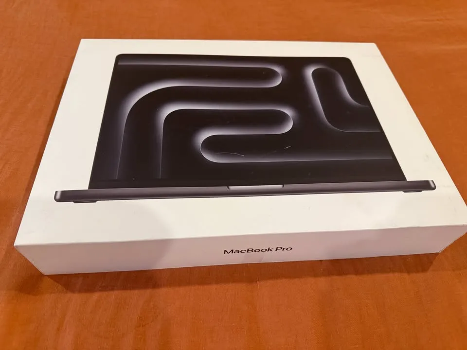 16" MacBook Pro (M3 Pro 18-Core GPU, Late 2023) image indicator(6)