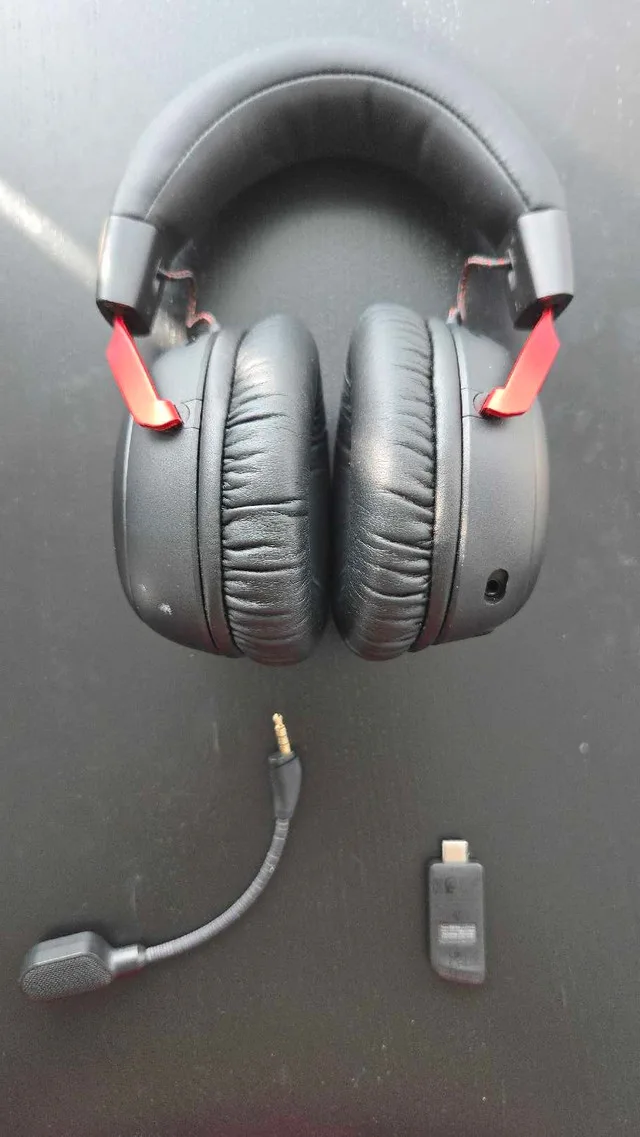 HyperX Cloud III Wireless - Gaming Headset image indicator(2)