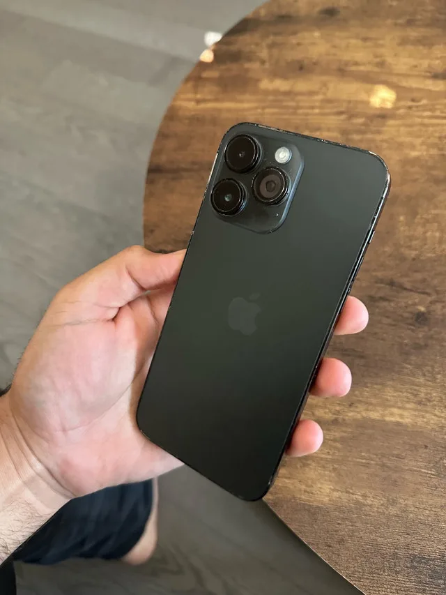 Space Black iPhone 14 Pro Max image indicator(2)