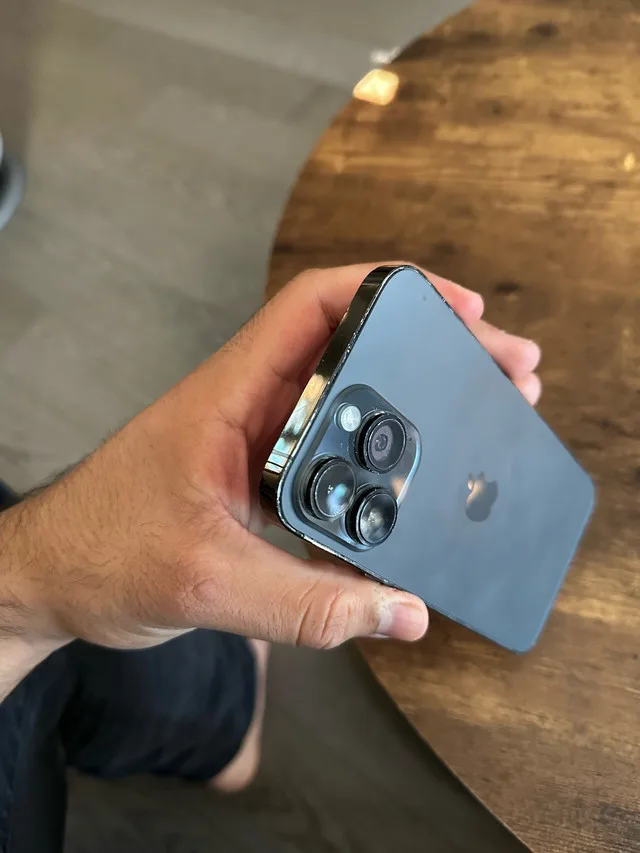 Space Black iPhone 14 Pro Max image indicator(4)