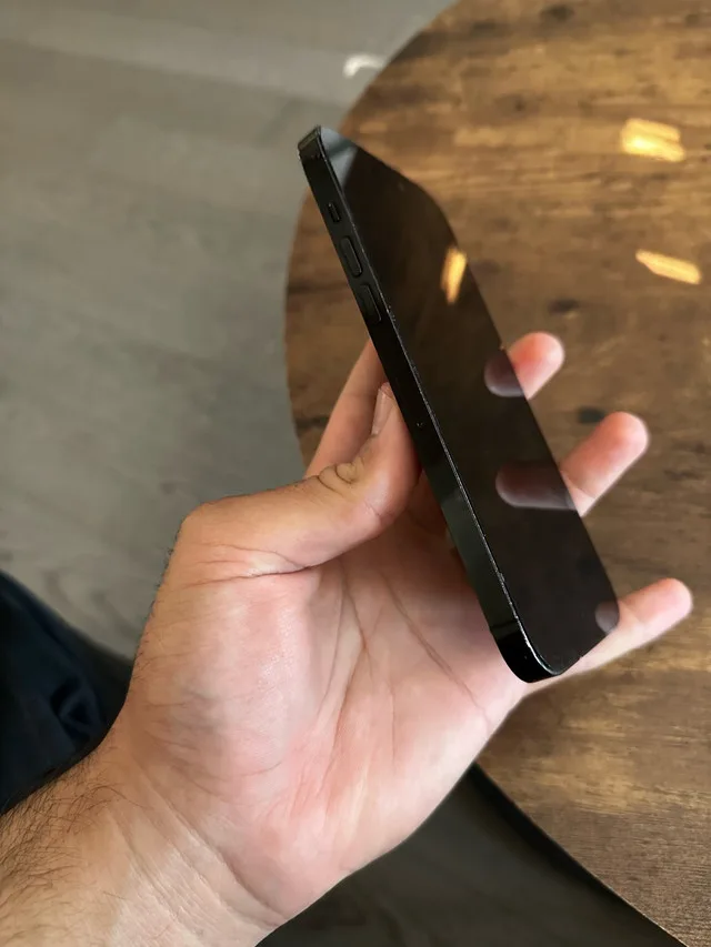 Space Black iPhone 14 Pro Max image indicator(7)