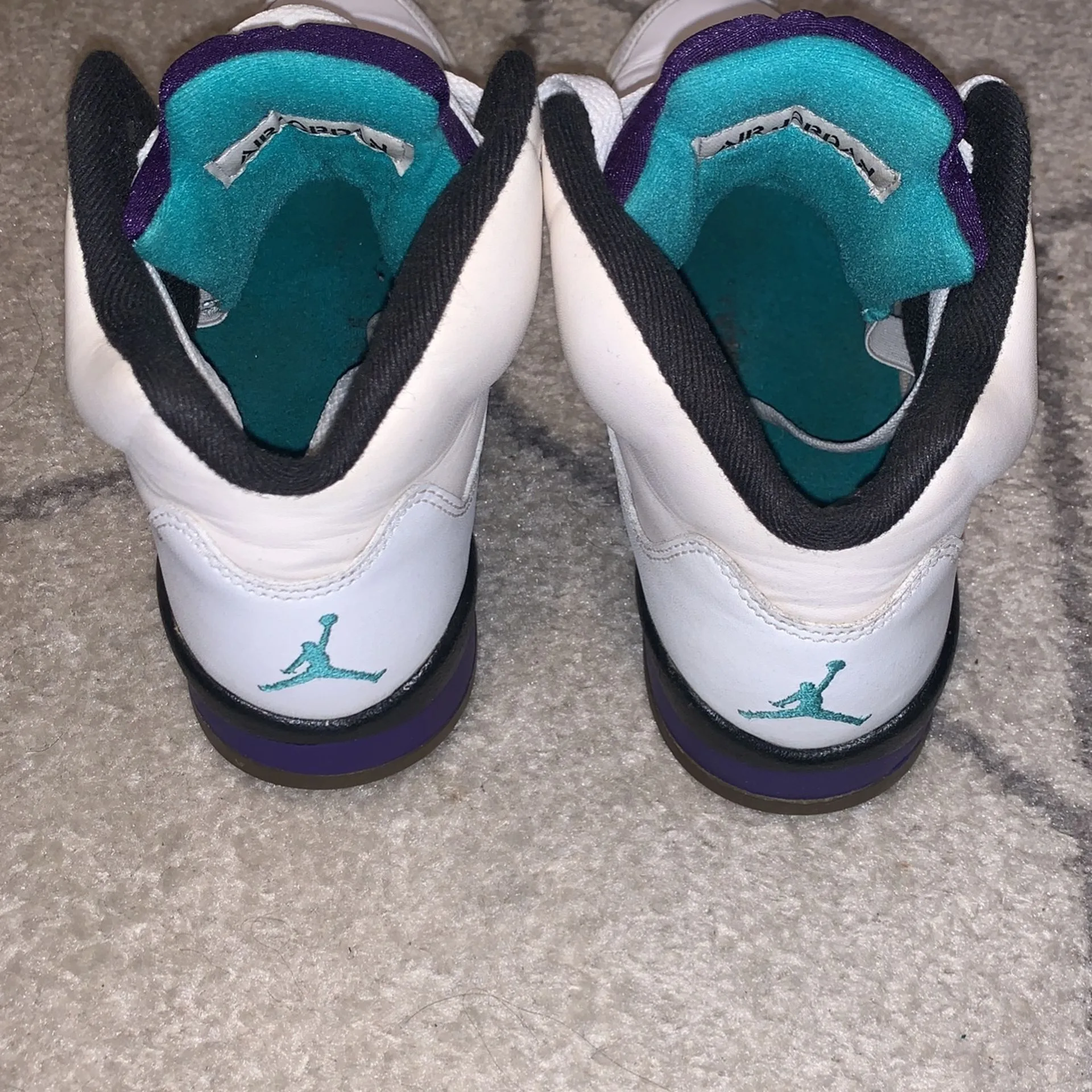 AIR JORDAN 5 WHITE GRAPE SIZE 7Y image indicator(4)